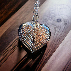 Angel wings pendant